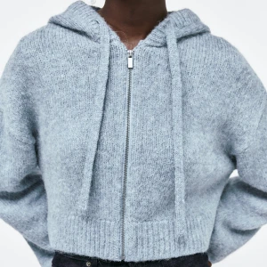 Zara kofta  - Jättefin zara stickad kofta, endast använd en gång, skriv för fler bilder☺️💓