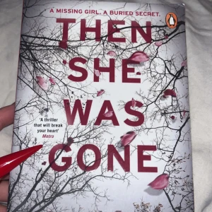 Then she was gone  - Then she was gone av den super populära deckarförfattaren Lisa Jewell, läst en gång. Se bilder på små ”skador” då jag haft den i väskan. Köpt för 120kr på adlibris. Ett måste för deckar älskare!