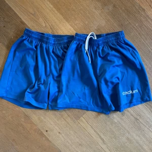 Två par shorts i storlek 134 - I bra skick 