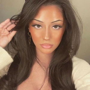 Örhängen  - Väldigt fina örhängen som är i samarbete med @raquelle055  Finns i guld och silver. Köp för 99kr/st Eller 185kr/ paret. Modell 147 Smyckes ställningen finns även att köpa för 299kr!