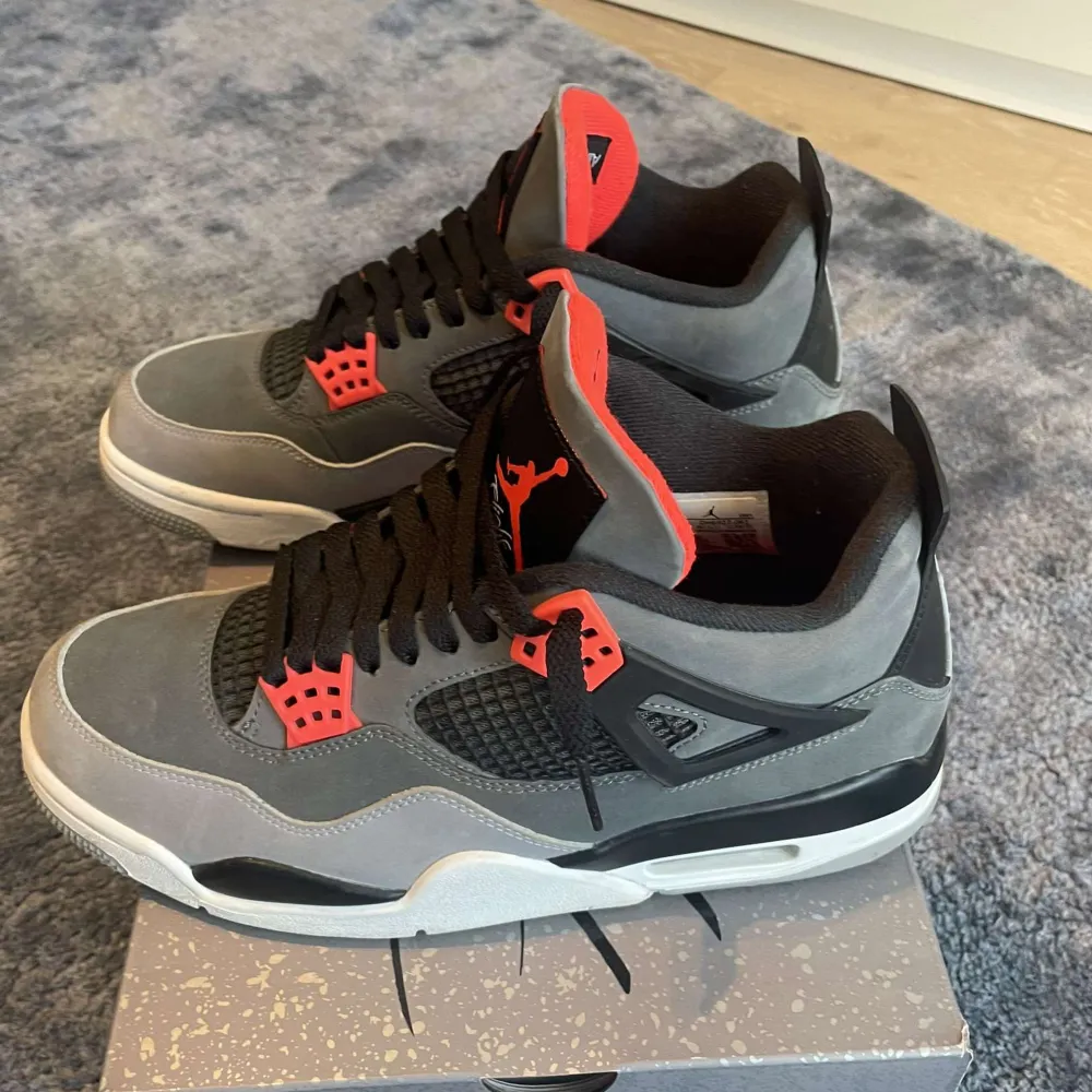 Köpta på sneakers hyllan i Gbg för 4199kr. Kengät.