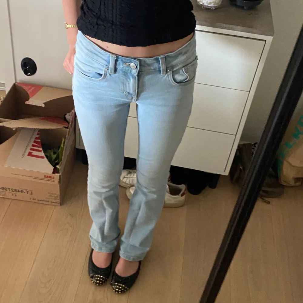Jeans i storlek xs . Jeans & Byxor.