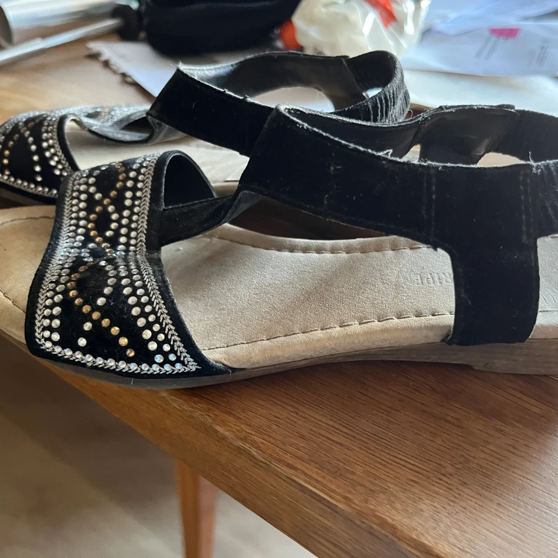 Söta sandaler med bling  - 90