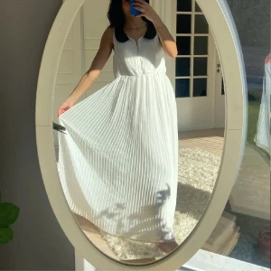 Drömmig klänning - Plisserad