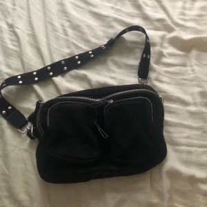 Väska - Säljer denna fina väska i befintligt skick!💓
