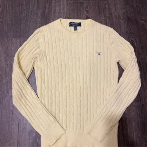 Gant stickad tröja  - I bra skick, är i storlek M men känns som en S 