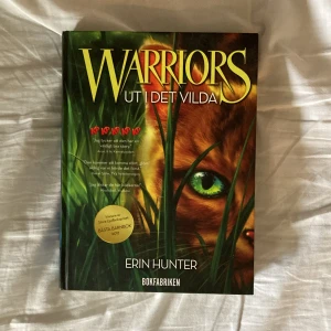 Warriors, ut i det vilda - Första boken i serien Warriors, väldigt bra skick 🫶🏼köparen står för frakt.