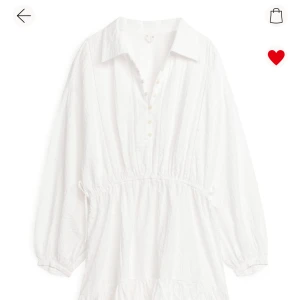 SÖKER KLÄNNING ARKET  - Söker denna klänning från arket i storlek 38. 