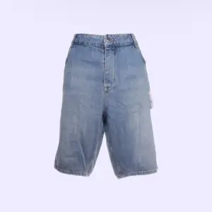 jättefina jeansshorts från asos köpta på sellpy. säljer då de var för stora, endast provade!🫶🏼  