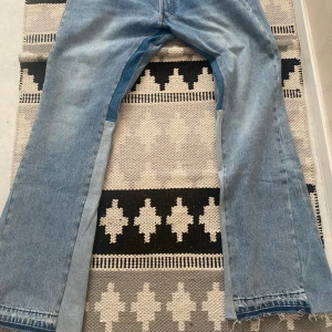 Gallery Dept Flared Jeans - Riktigt feta, trendiga och sköna gallery dept jeans som jag aldrig använt och säljer då det inte riktigt är min stil. Pris kan diskuteras 