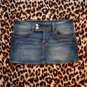 Miniskirt - Jättesöt miniskirt från H&M som tyvärr inte kommer till användning längre💕  används få gånger💕💋 