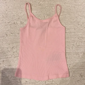 Rosa linne - Gulligt rosa linne som inte kommer till användning. Perfekt skick :)