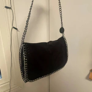 Väska  - Stella McCartney och Tiamo liknande väska💗Tar emot det högsta budet🙌🏼