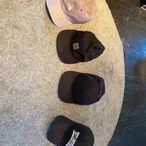 Olika kepsar  - Skriv om de är någon speciell dom önskar eller om man vill veta märket