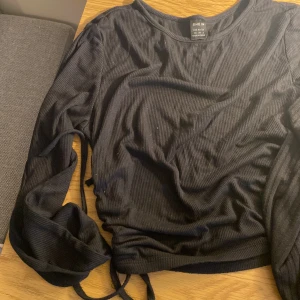 Jättefina svarta tröjor💞 - 3 svarta basic tröjor som säljs för 50kr tsm💓