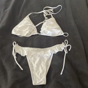 Bikini - Volangbikini i storlek S, aldrig använd