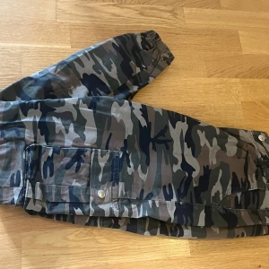 Byxor - Byxor från Madlady i storlek xs