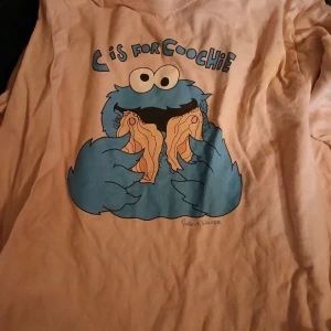 C is for Coochie. Porous walker. Longsleeve. S - Design av porous Walker 