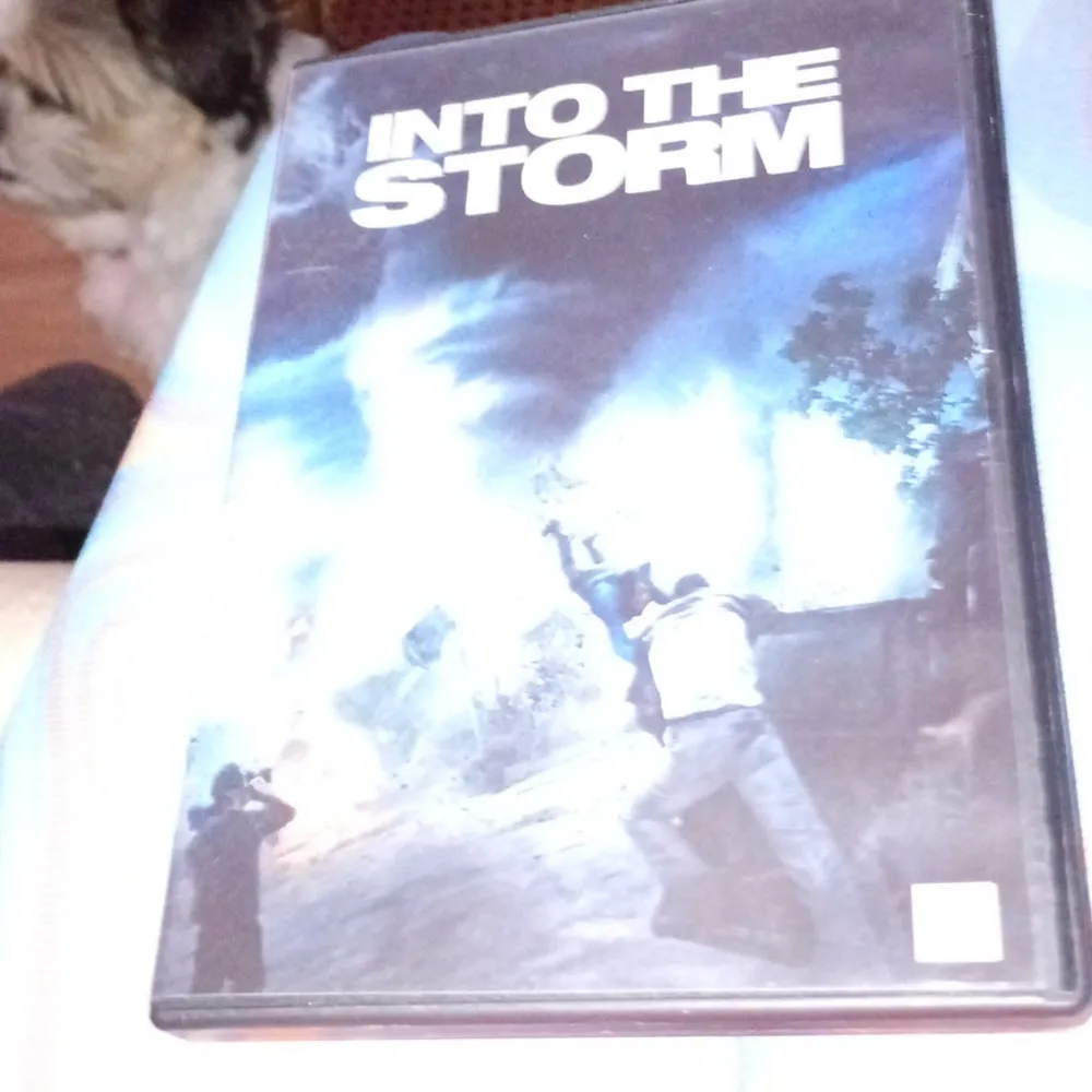 Dvd film INTO THE STORM. Övrigt.