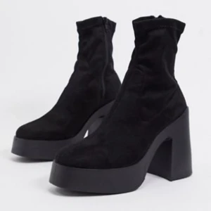 Klackar från Asos - Ganska använda! Älskar dessa men har för mycket skor! Väldigt bra skick även fast de är ganska använda, superkvalite!