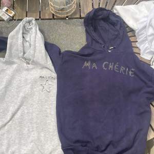 Säljer mina två ma cherie hoodies då dem är för små. Båda är i storlek 158/165. Dem är i jättefint skick och en styck kostar 195. 💞