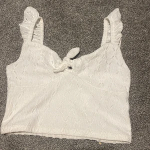 Topp - Jättesöt topp från New Yorker. Har använt den några gånger men den är i bra skick. 