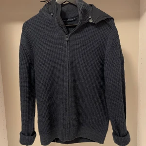 POLO CLUB CARIDGAN  - Stilren cardigan från polo club. Använd 5 gånger. Skick 9/10. Nypris 1400. 