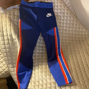 Nike träningstights i fint skick! - Nike träningstights i fint skick! Storlek s dam  Nypris 800kr
