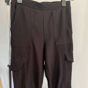 cargobyxor - cargobyxor, ser 1000 gånger snyggare ut på person. För fler bilder är det bara att skriva till mig. Ber om ursäkt om  detta inlägg är bristfälligt, min mobil laggar sönder.