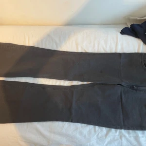 2 par Lager 157 Jeans - Samma modell low boot full length En är storlek L, andra storlek XL