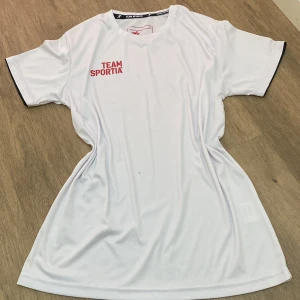 Teamsportia T-shirt  - Ganska ny T-shirt 8:10 kommer it till användning längre 