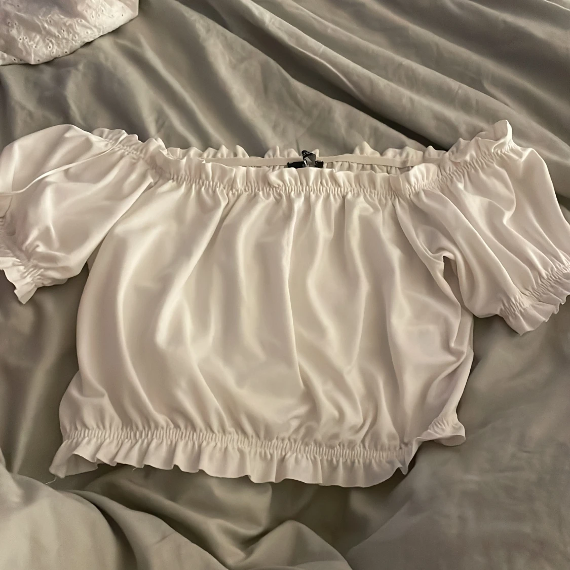 Vit off-shoulder topp - 90