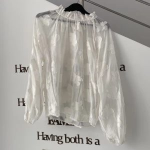 Skjorta från H&M  - Storlek S men passar även mig som vanligtvis  har storlek M☺️