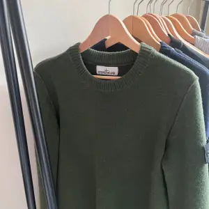 Stone Island Knitt🤩 En riktigt fet och skön Stone Island tröja.  Har haft den ett tag men typ aldrig använt den. Pris går att diskuteras ✅