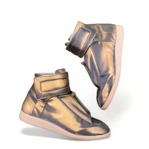 Maison Margiela future   - | Maison Margiela future high |  Storlek 45 | Mycket bra skick | Mina bilder, ej från hemsida |                                         Skriv i DM om ni är intresserade eller har frågor, kan även skicka fler bilder. Pris kan diskuteras