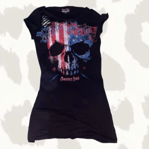 Rock rebel tröja💖 - Super fin och cool rock rebel tröja men lite revor men de ska vara där💖