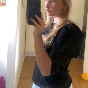 Superfin tshirt med puffärm - Bra skick, nästintill oanvänd, används ej