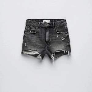 Ett par jättefina zara shorts som är slutsålda och inte säljs längre , perfekt nu till  sommaren 