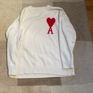 Amiparis crewneck - Säljer min Amiparis tröja då den inte kommer till användning. Skick 9/10. knappt använd. 