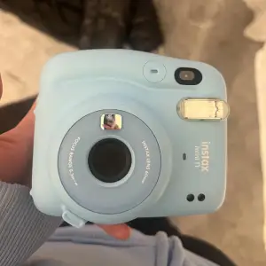 Polaroidkamera ljusblå instax mini 11 Fotorulle ingår inte 💞