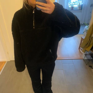 Teddy jacka - Så snygg Teddy jacka/tröja som passar perfekt till sportlovet🥰