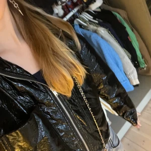 Fräck vårjacka - Cool vårjacka är nu till salu, gott skick!💕