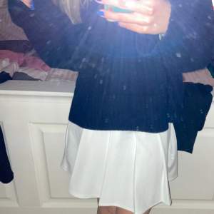 Söt kjol från New yorker som knappt kommit till användning.. Säljer då den är som liten i midjan🫶🏻 Öppen för prisförslag vid snabb affär💕