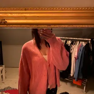Rosa stickad tröja i storlek L, 150kr