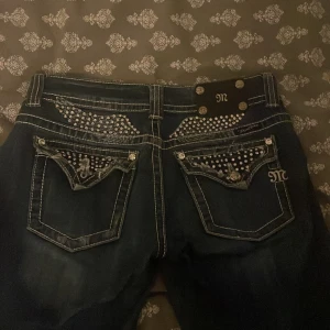 Miss me jeans - Helt nya miss me jeans. Köpte på plick men var lite små på mig så säljer vidare. Inga defekter och helt som nya. W29, jag är 163 och de är lite långa på mig. Skriv för mer info 💕