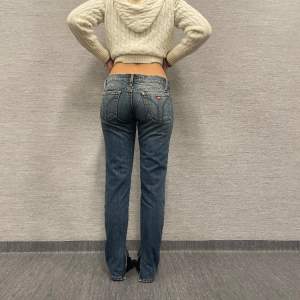 Ett par jätte snygga Miss Sixty lågmidjade jeans i jättebra skick!💖💖 Storlek: W30 L30