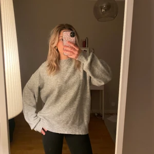Stickad grå tröja  - Jättegosig från H&M!!😍💖