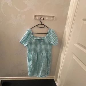 Rutig klänning - Somrig klänning från trendyol 