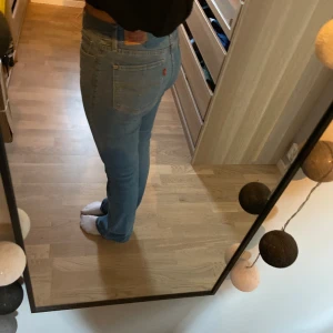 Levis jeans - Levis jeans köpta här på plick, bra skick💕💕 det är bootcut!