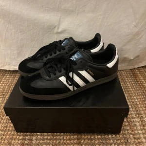 Samba OG - Som nya, knappt använda. Säljer pga storleksfel. Lådan tillkommer. Frakt tillkommer. 